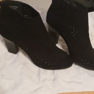 Peep toe black heal